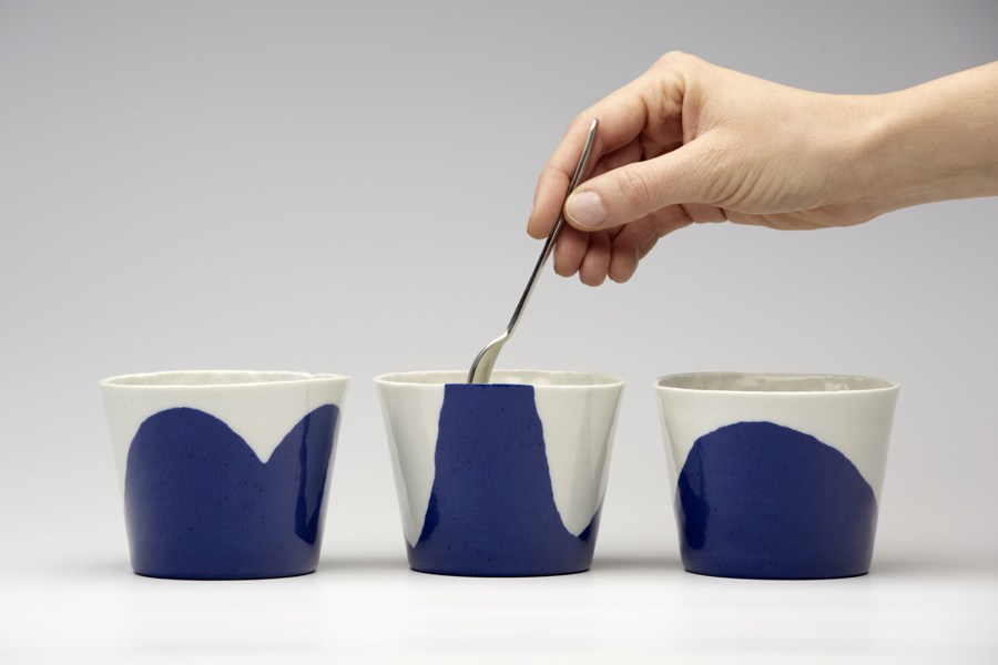 najs-design-porcelain-cup-white-with-blue-tereza-severynova-01