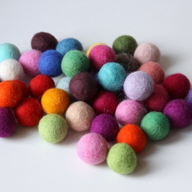 najs-design-porcelain-kulicka-ball-felt-tereza-severynova-04