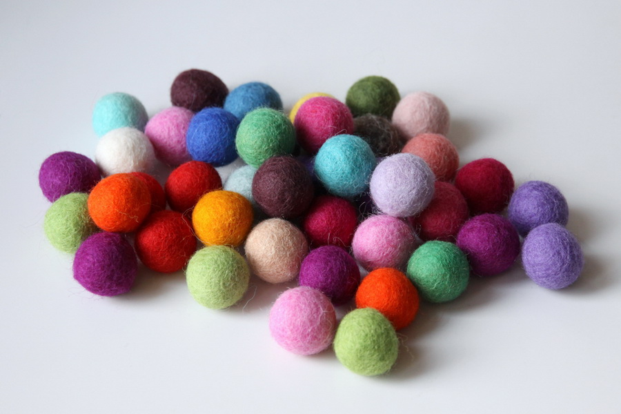 najs-design-porcelain-kulicka-ball-felt-tereza-severynova-04