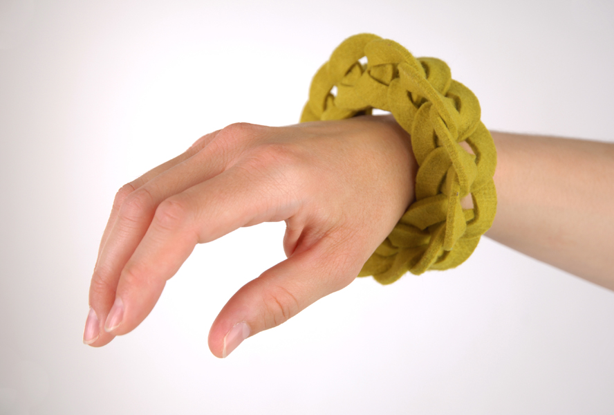 najs-felt-bracelet-structure-tereza-severynova-01