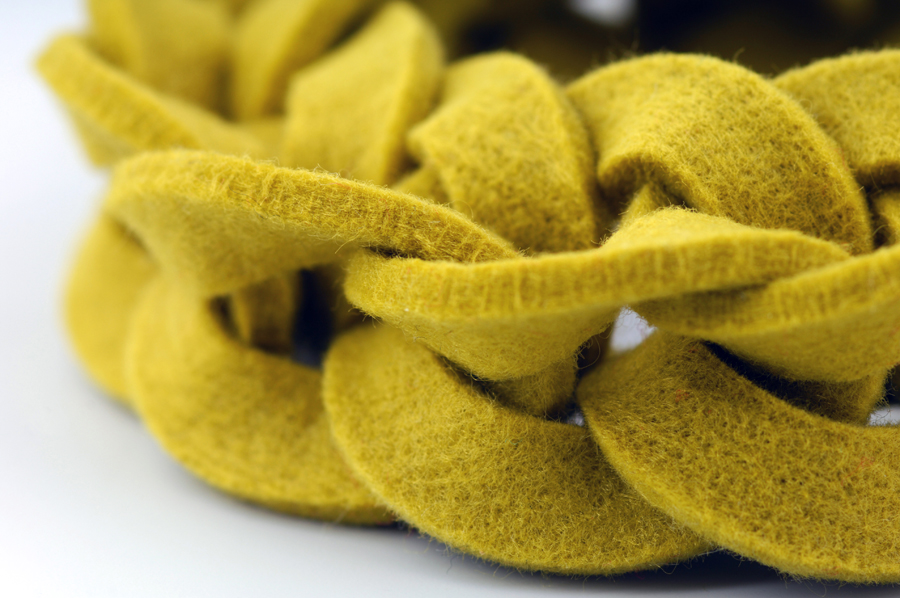 najs-felt-bracelet-structure-tereza-severynova-02